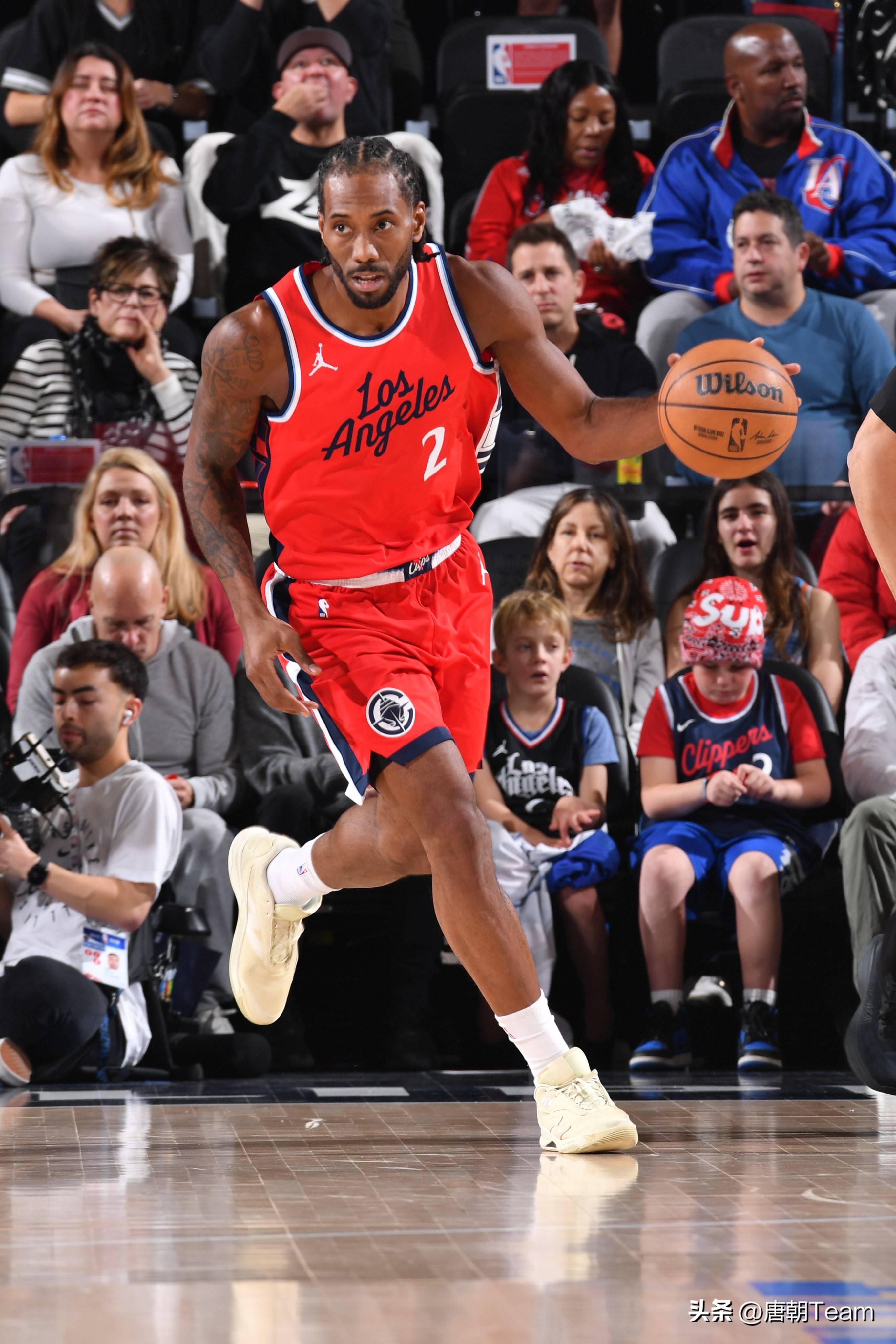 TA：纽卡继续在欧冠中高歌猛进；丹-伯恩的头球破门无与伦比（TA：纽卡欧冠再下一城；丹·伯恩无解头槌建功）